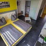 招待所 Village 萨勒河畔瑙姆堡